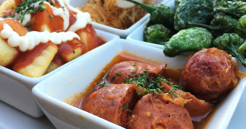 Les tapas chaudes : patatas bravas et tortilla